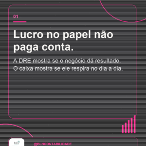 Mesa financeira com relatório e elementos visuais da BLN sobre DRE e fluxo de caixa