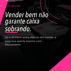 Empresário analisando fluxo de caixa, contas a pagar e receber